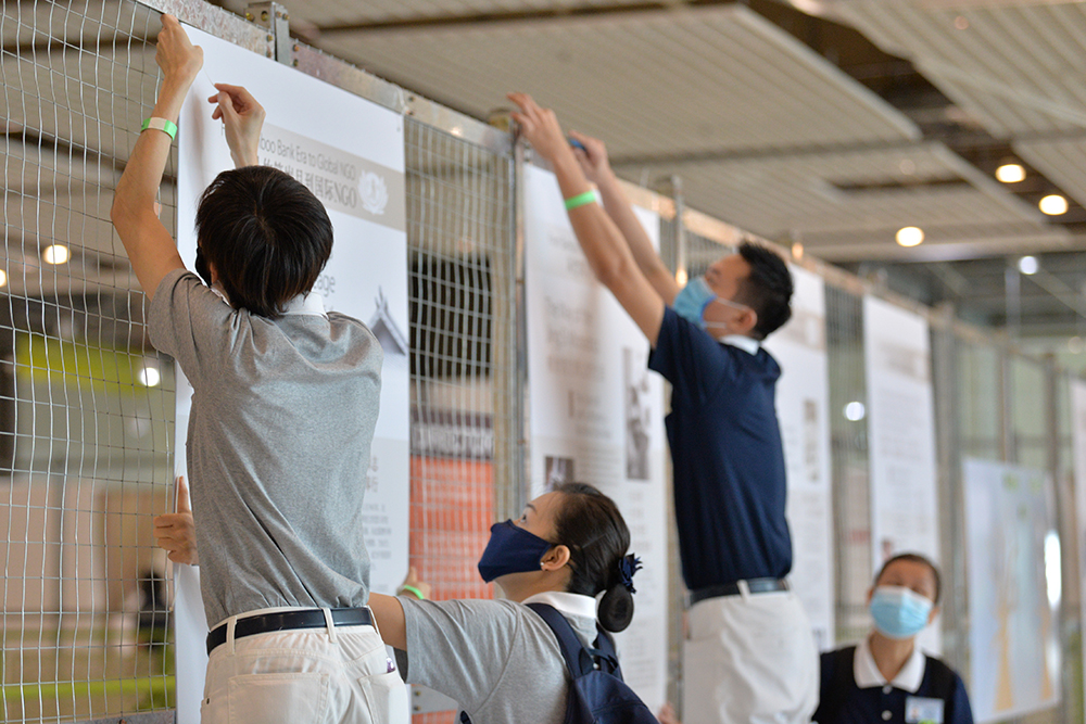 A Decoration of Love and Warmth for the Migrant Workers  